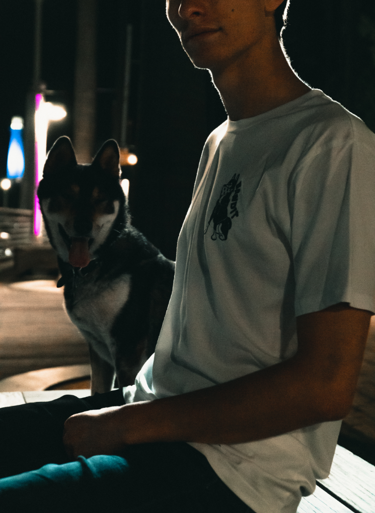 Sitting Bandit Tee Monochromatic